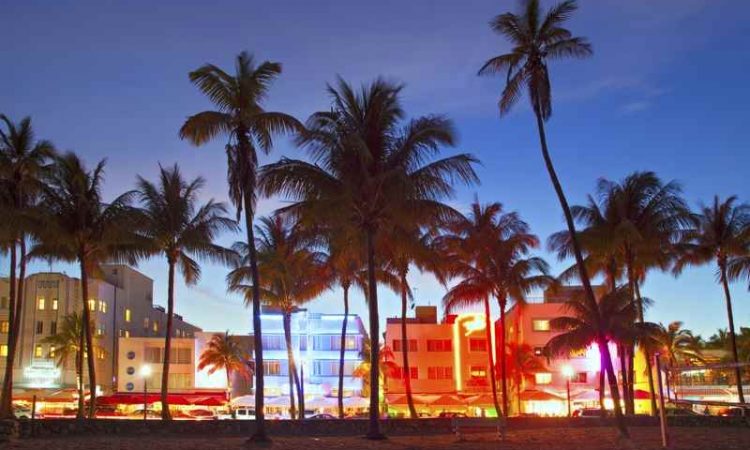 Cheap Flights from Powell River to Miami